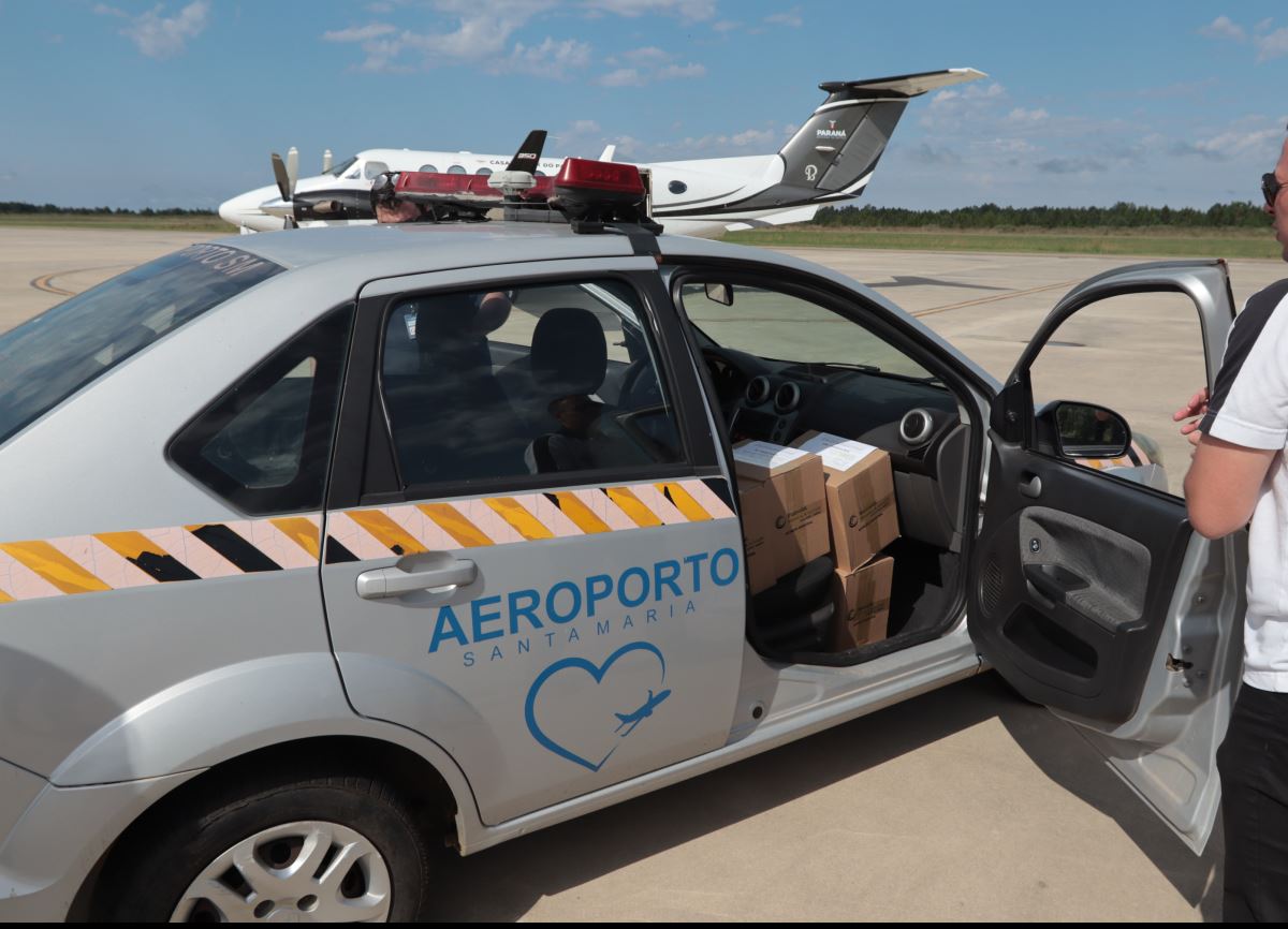 Avião da Casa Militar leva alimento especial para crianças internadas no Rio Grande do Sul