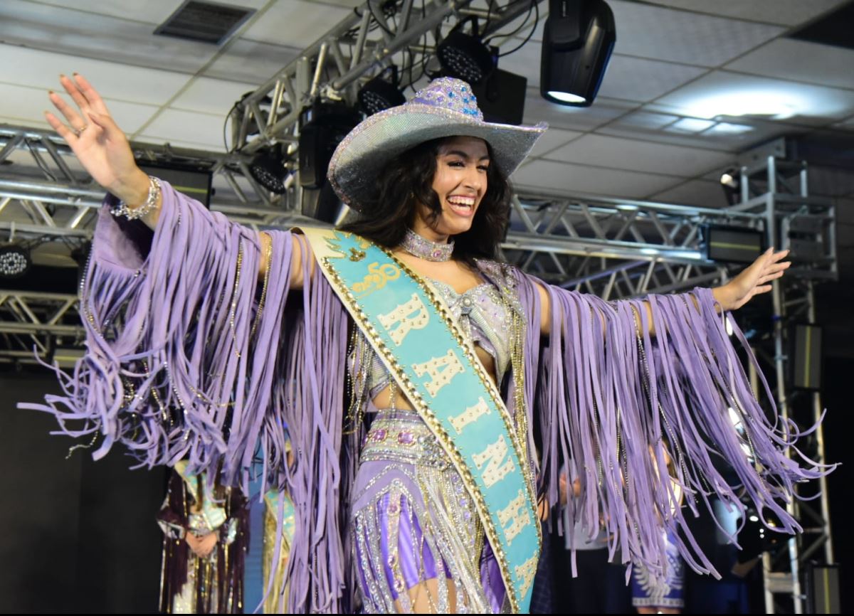 Gabriela Digigov, estudante de Psicologia, é coroada Rainha da Expo Umuarama 2025