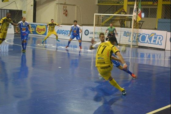 Líder do grupo, Umuarama enfrenta em casa a Assoeva pela Liga Nacional de Futsal