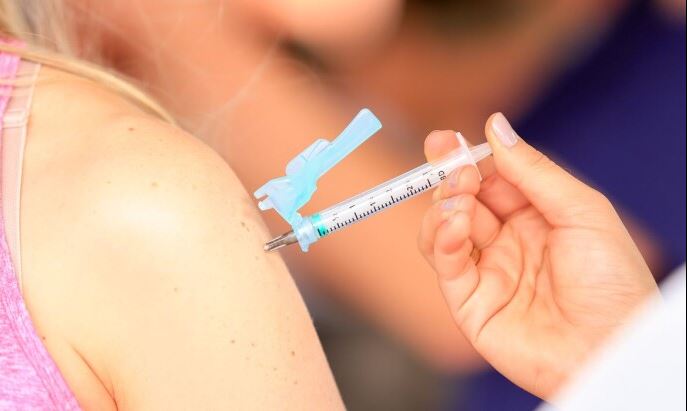 Terceira dose da vacina contra covid-19 será aplicada em idosos acamados e imunossuprimidos