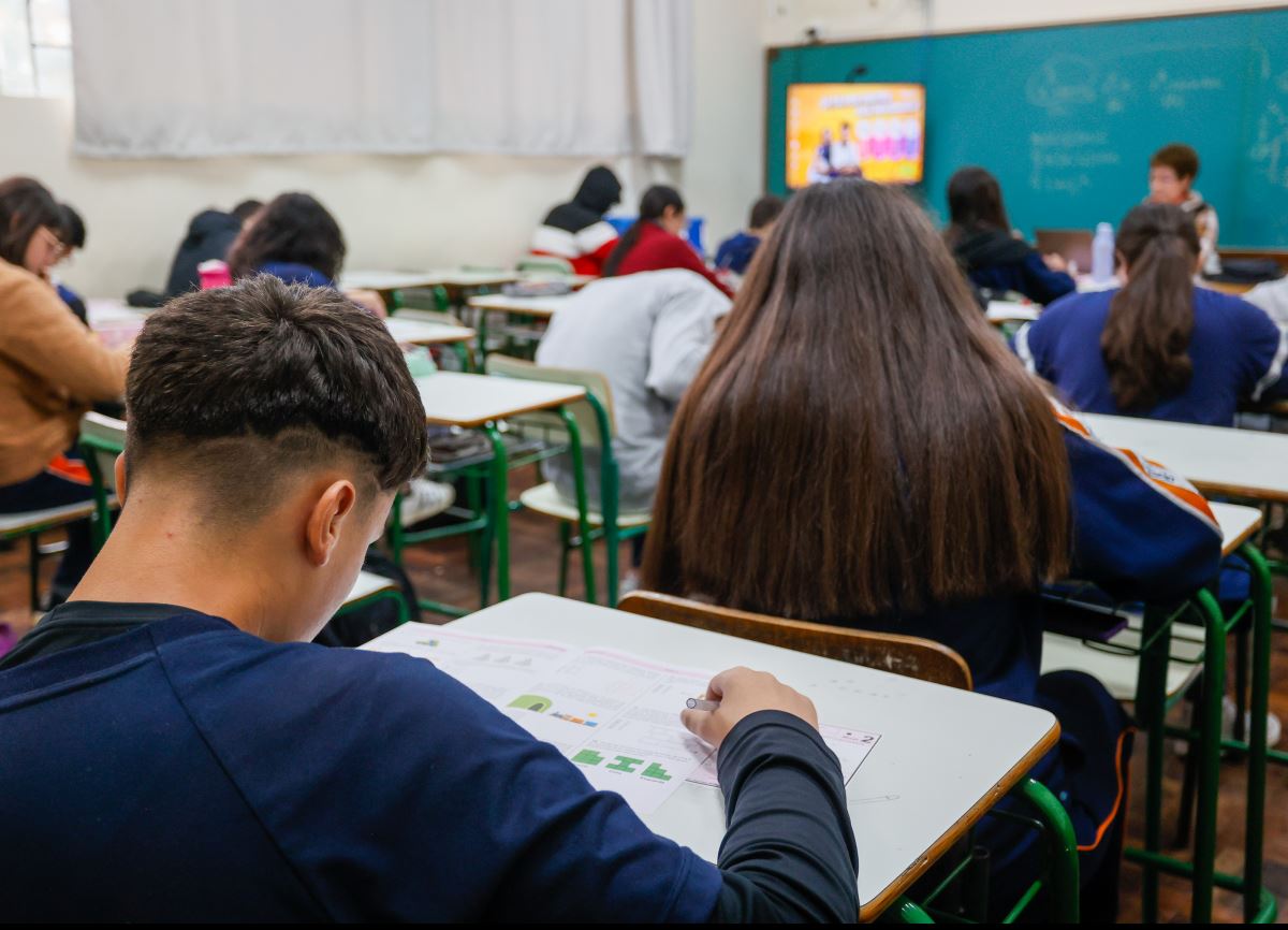 Governador sanciona lei que cria o programa Parceiro da Escola